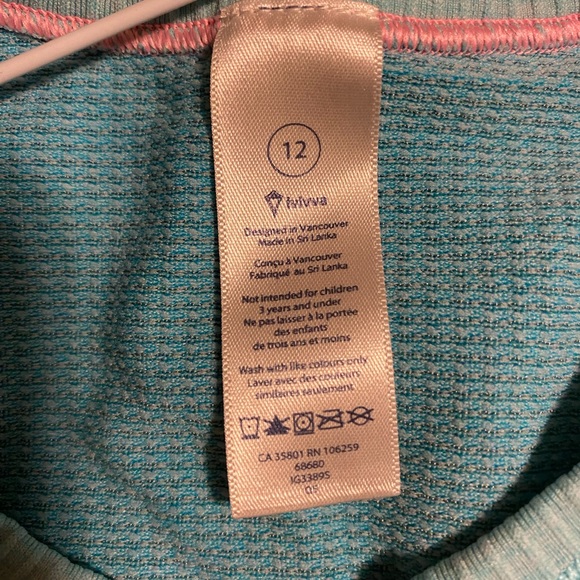 Ivivva shirt long sleeve with thumb holes - Picture 7 of 7